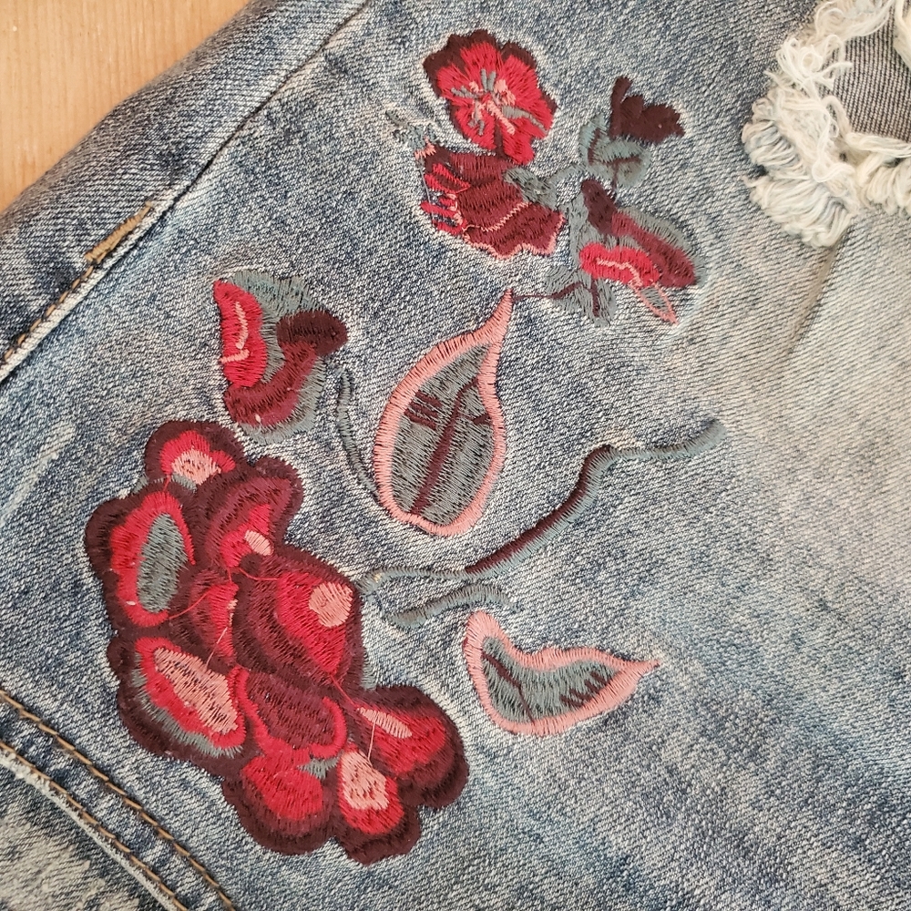 Harmony & Havoc Distressed Embroidered Jeans Size 12 - Picture 3 of 7